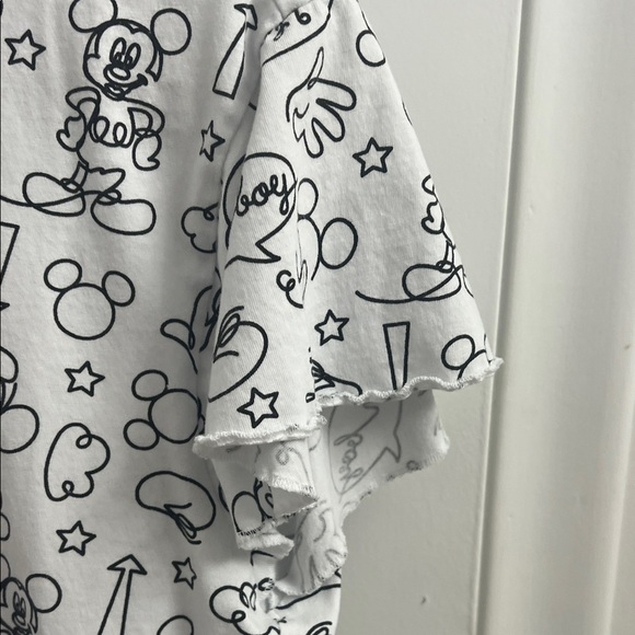 Disney Women’s White & Black Graphic Tee – Playful Character Fun ✨🐭 - Picture 6 of 8